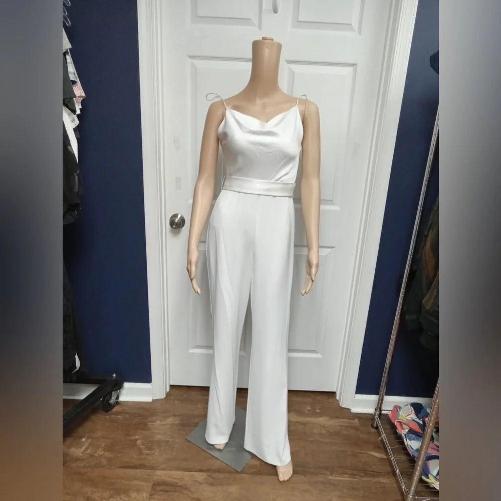 ALICE + OLIVIA
Primrose draped satin-paneled crepe halterneck jumpsuit - Picture 5 of 7